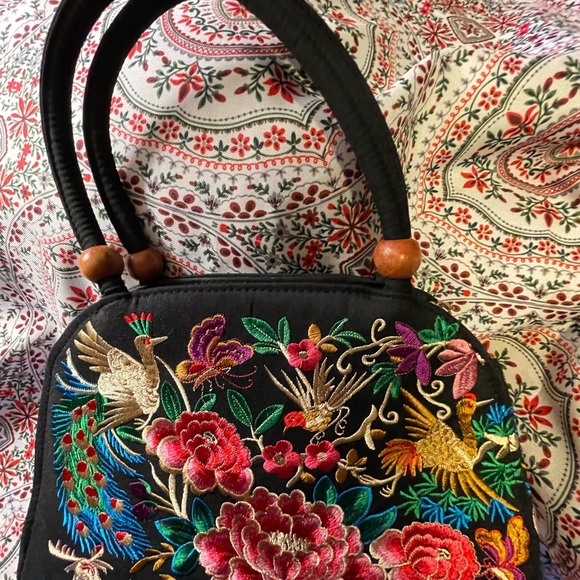 PRICE DROP Beautiful Embroidered Handbag 💐 - Picture 9 of 12